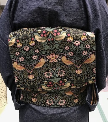 サローネのお客様・華やかなお二人・イチゴ泥棒帯。_f0181251_18010604.jpg