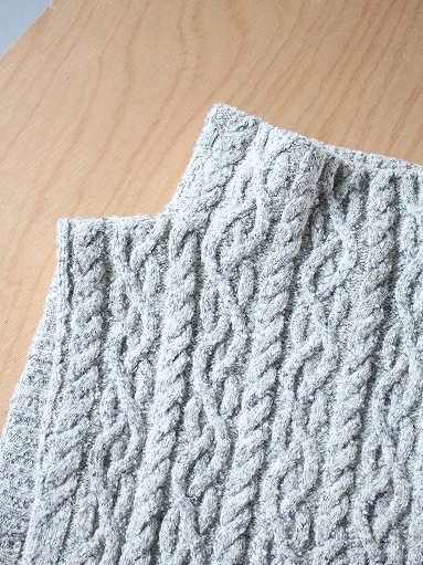 unfil french merino & cotton boucle cable-knit neck warmer / gray mix_b0139281_18091452.jpg