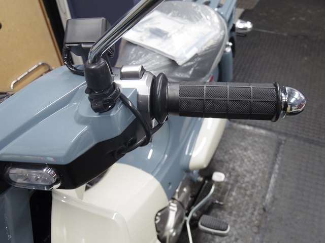 スーパーカブC125（JA48）にホンダ純正グリップヒーター