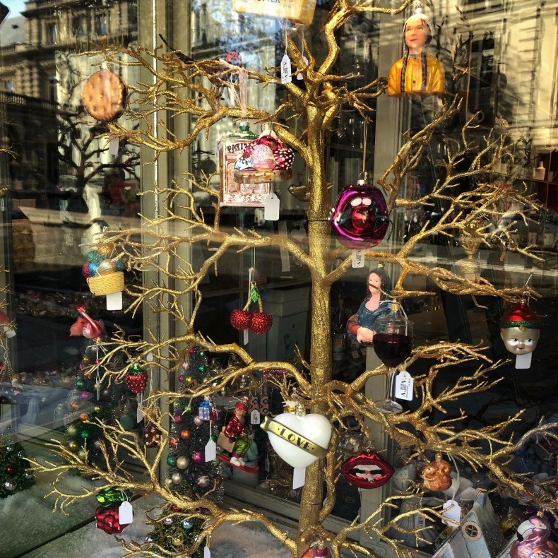アスティエ・ド・ヴィラットのクリスマスツリー　独特の美意識が炸裂！_a0231632_16200050.jpeg