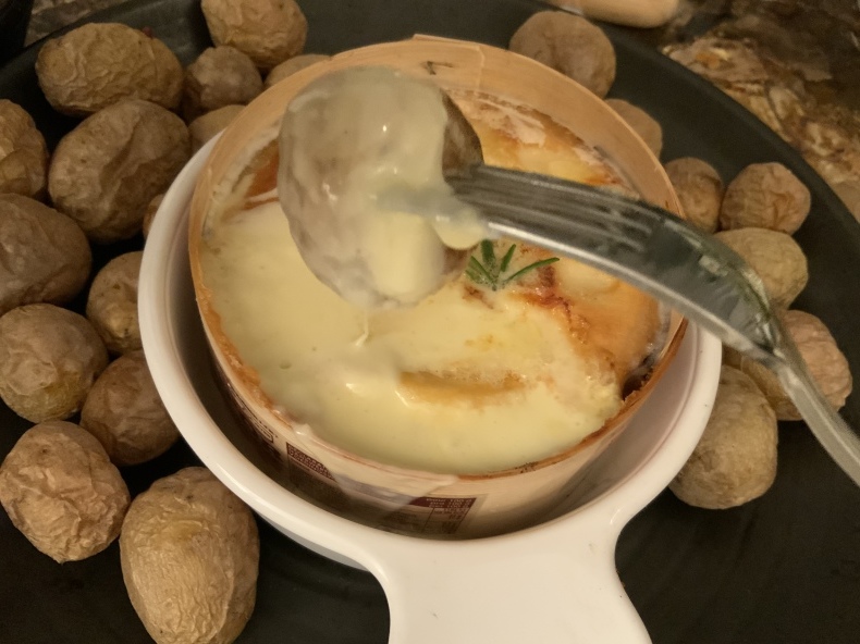 モンドール チーズの季節_f0380954_09383176.jpeg