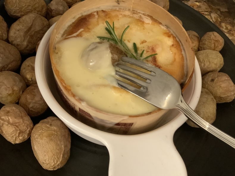 モンドール チーズの季節_f0380954_09420187.jpeg