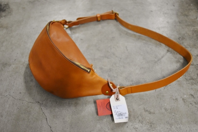 SLOW FUNNY BAG CAMEL 色★_d0152280_03454024.jpg