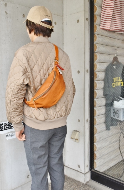 SLOW FUNNY BAG CAMEL 色★_d0152280_03464556.jpg