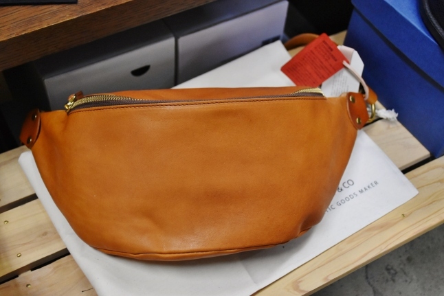 SLOW FUNNY BAG CAMEL 色★_d0152280_03470738.jpg