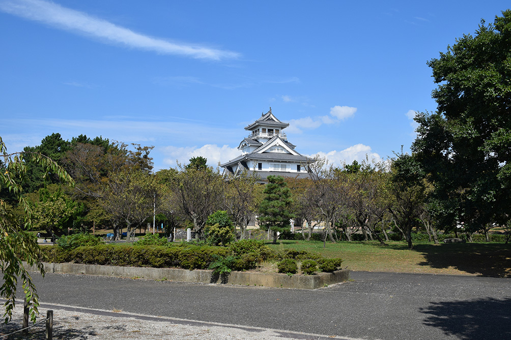 豊臣秀吉が初めて主となった出世城、近江長浜城を歩く。その3 <内堀、外堀跡・山内一豊屋敷跡>_e0158128_16242630.jpg