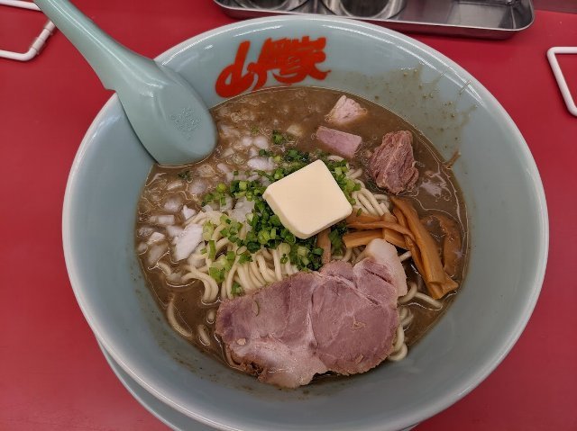 本日11/11終了、鬼煮干しラーメン+バター+コロチャー(山岡家千歳店43回目:2021年146杯目)_f0397261_03454793.jpg