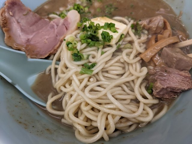本日11/11終了、鬼煮干しラーメン+バター+コロチャー(山岡家千歳店43回目:2021年146杯目)_f0397261_03531248.jpg