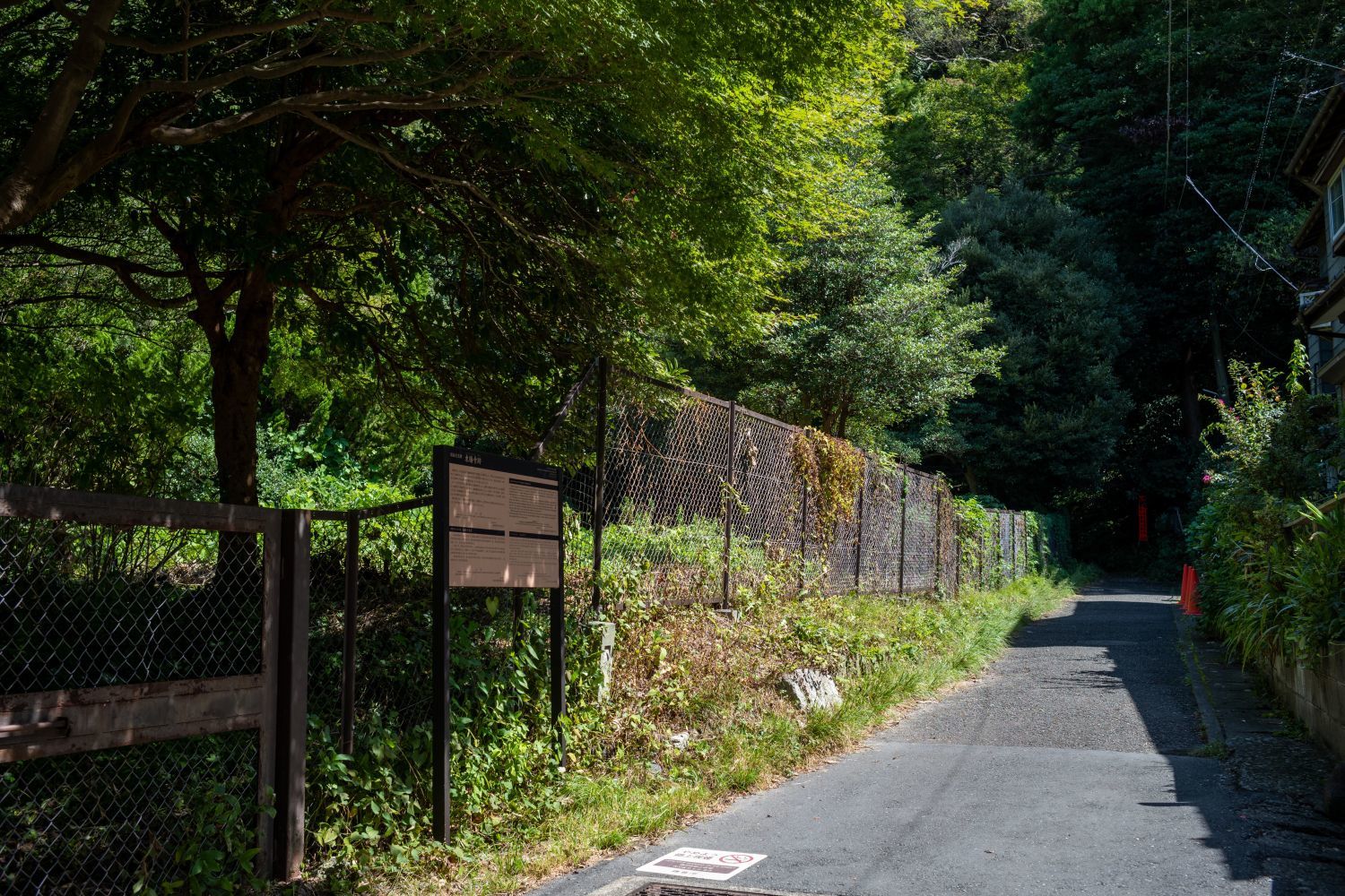 【史跡|東勝寺跡】 鎌倉幕府滅亡の地。北条高時腹切やぐらも_b0212342_14140438.jpg