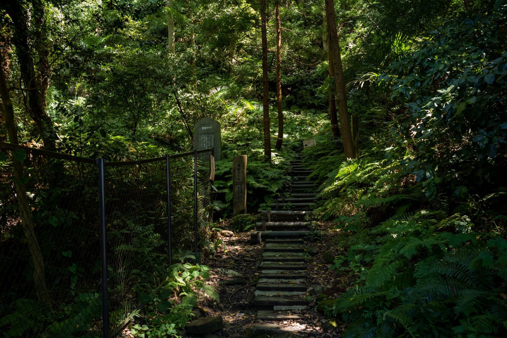 【史跡|東勝寺跡】 鎌倉幕府滅亡の地。北条高時腹切やぐらも_b0212342_14195266.jpg