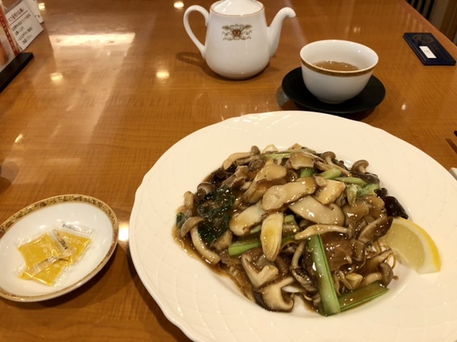 【久しぶりの銀座アスターで「松茸入りのきのこの焼きそば」】_b0009849_13431580.jpeg