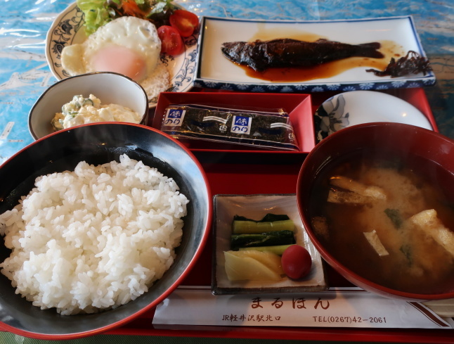レストラン まるほん * 早朝、軽井沢駅に着いた時の朝ごはん♪_f0236260_22342888.jpg