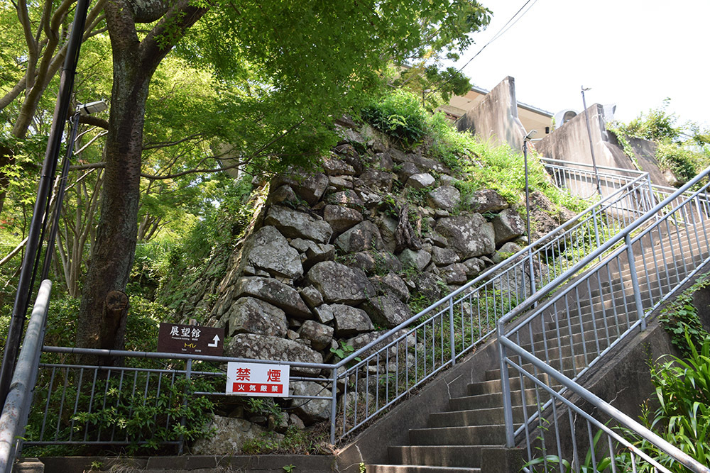 豊臣秀次が築いた八幡山城を歩く。 その1 <登城口~二ノ丸>_e0158128_21090743.jpg