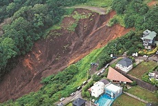 ７月３日に発生した熱海・伊豆山地区での土石流　（１４）_f0197754_19033771.jpg