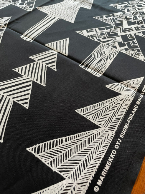 『marimekko・マリメッコ』のプリント生地『KUUSIKOSSA・クーシコッサ』 by interior styling of bright_c0157866_17185429.jpg