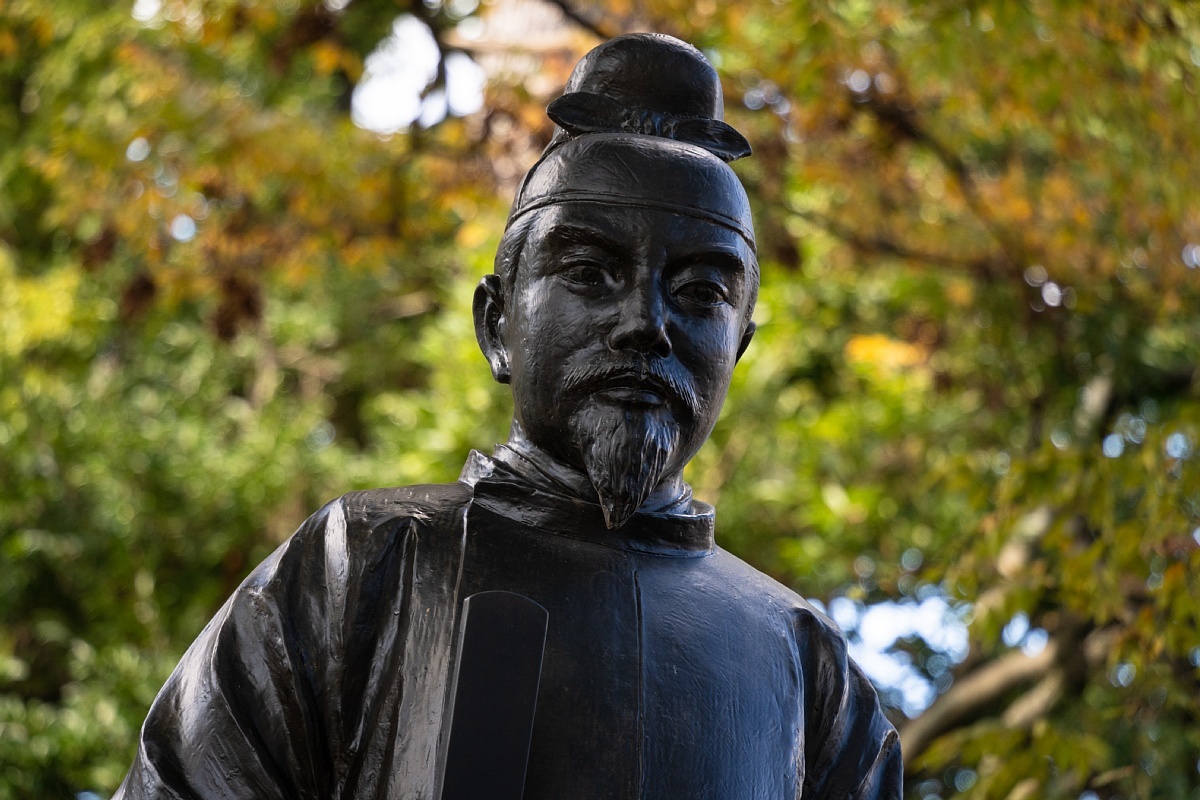 イノシシが跳梁跋扈する神社_d0353489_09214113.jpg