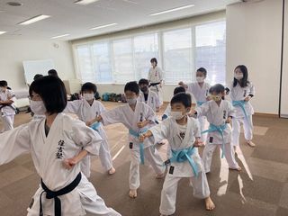 日曜空手　屯田教室　新しい仲間！_c0118332_10515354.jpg