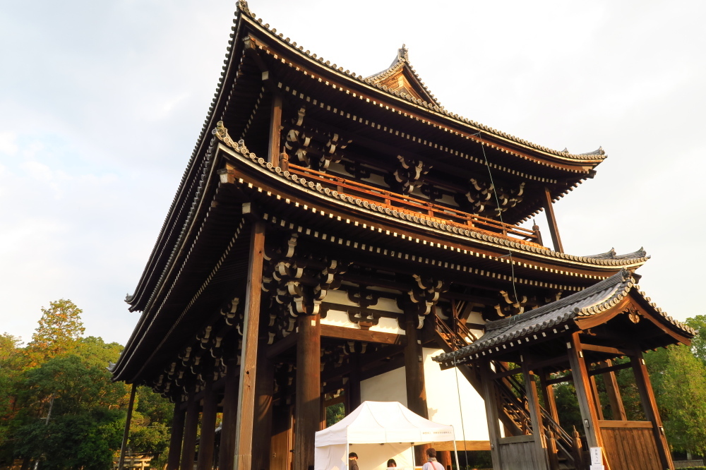 赤い鳥居の伏見稲荷山と紅葉の東福寺_c0218841_22493327.jpg