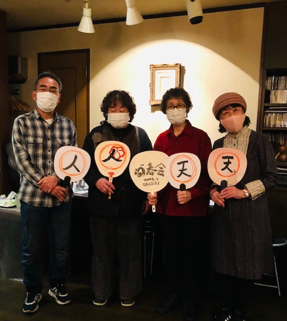 いいにゃあ、五・七・五。ワタシも陽だまりで一句ひねろう~っと_d0254166_14014378.jpg