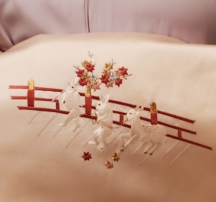 サローネのお客様・秋らしい菊の染帯・刺繍の鹿と紅葉の帯_f0181251_18411605.jpg