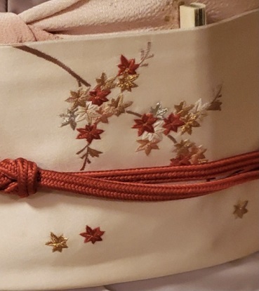 サローネのお客様・秋らしい菊の染帯・刺繍の鹿と紅葉の帯_f0181251_18414498.jpg