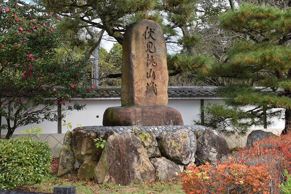 秀吉が築き、家康が建て直した幻の城、伏見城。_e0158128_11525492.jpg