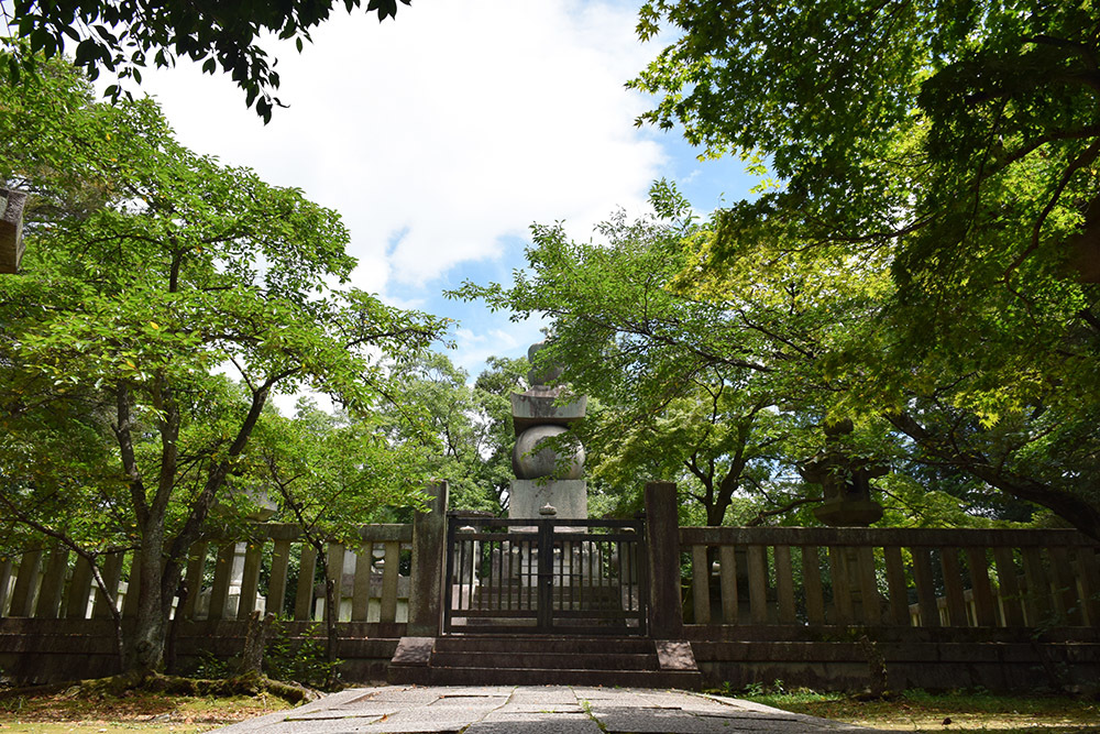 豊臣秀吉が眠る豊国廟。_e0158128_18293136.jpg