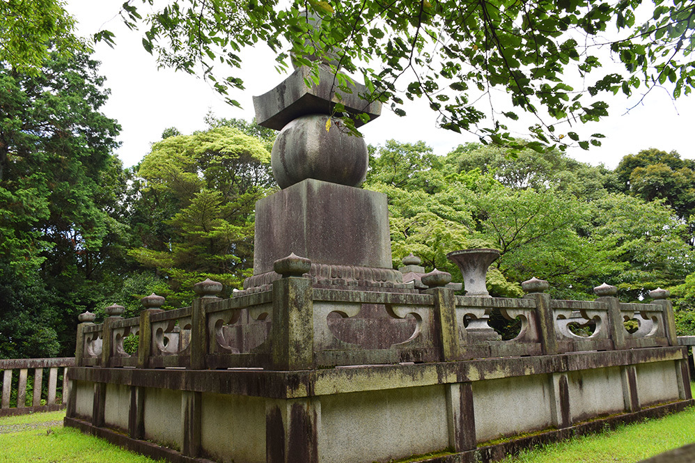 豊臣秀吉が眠る豊国廟。_e0158128_18371022.jpg