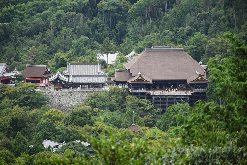 豊臣秀吉が眠る豊国廟。_e0158128_18434573.jpg