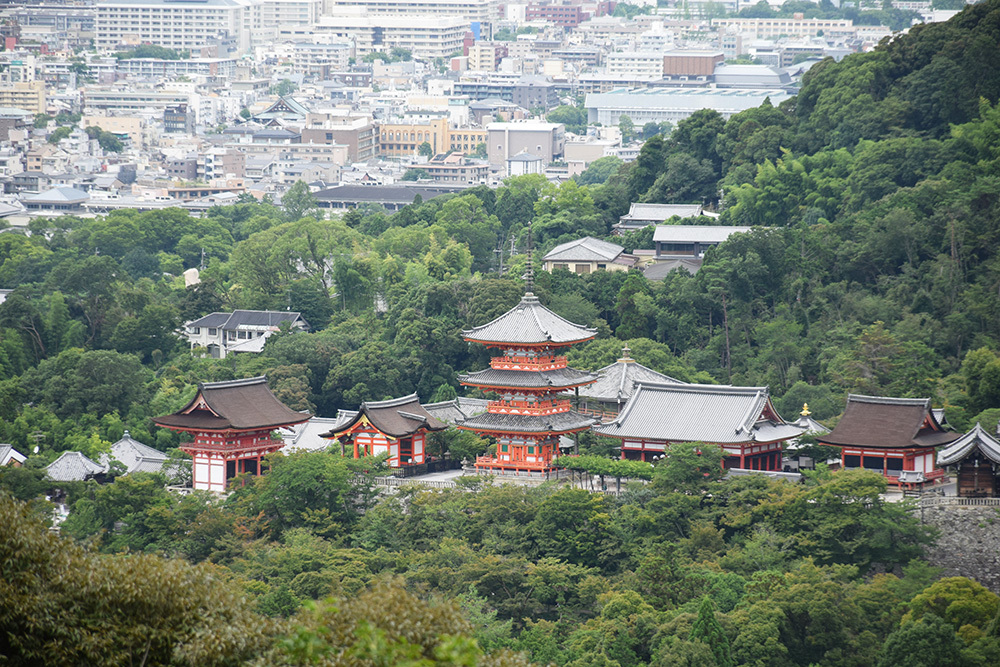 豊臣秀吉が眠る豊国廟。_e0158128_18434846.jpg