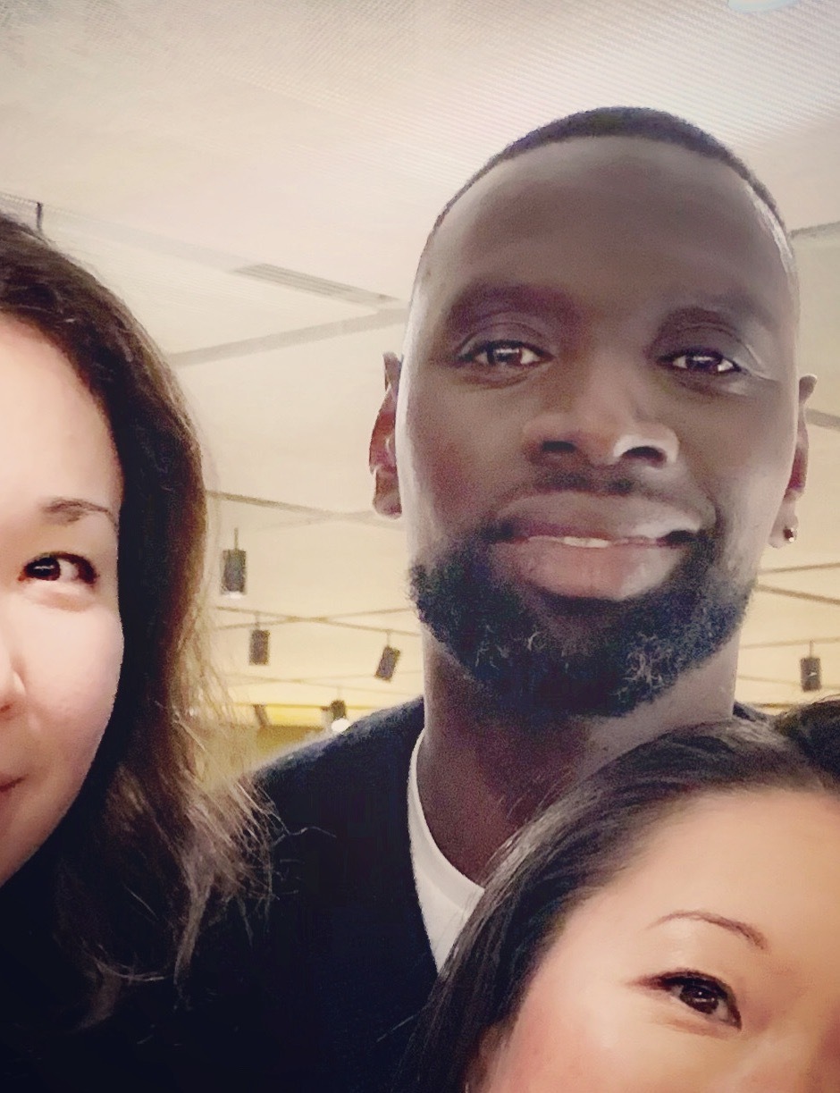オマール シーさん ギャラリー ラファイエットのクリスマス チャリティーイベントに登場 Keiko S Paris Journal パリ通信 Ksl