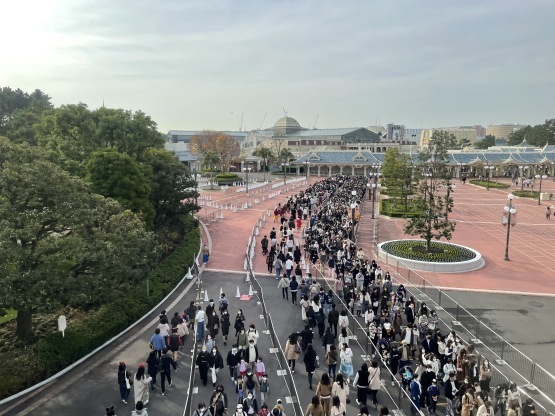 長蛇の列 Tdl9時の入園ゲートと手荷物検査 東京ディズニーリポート