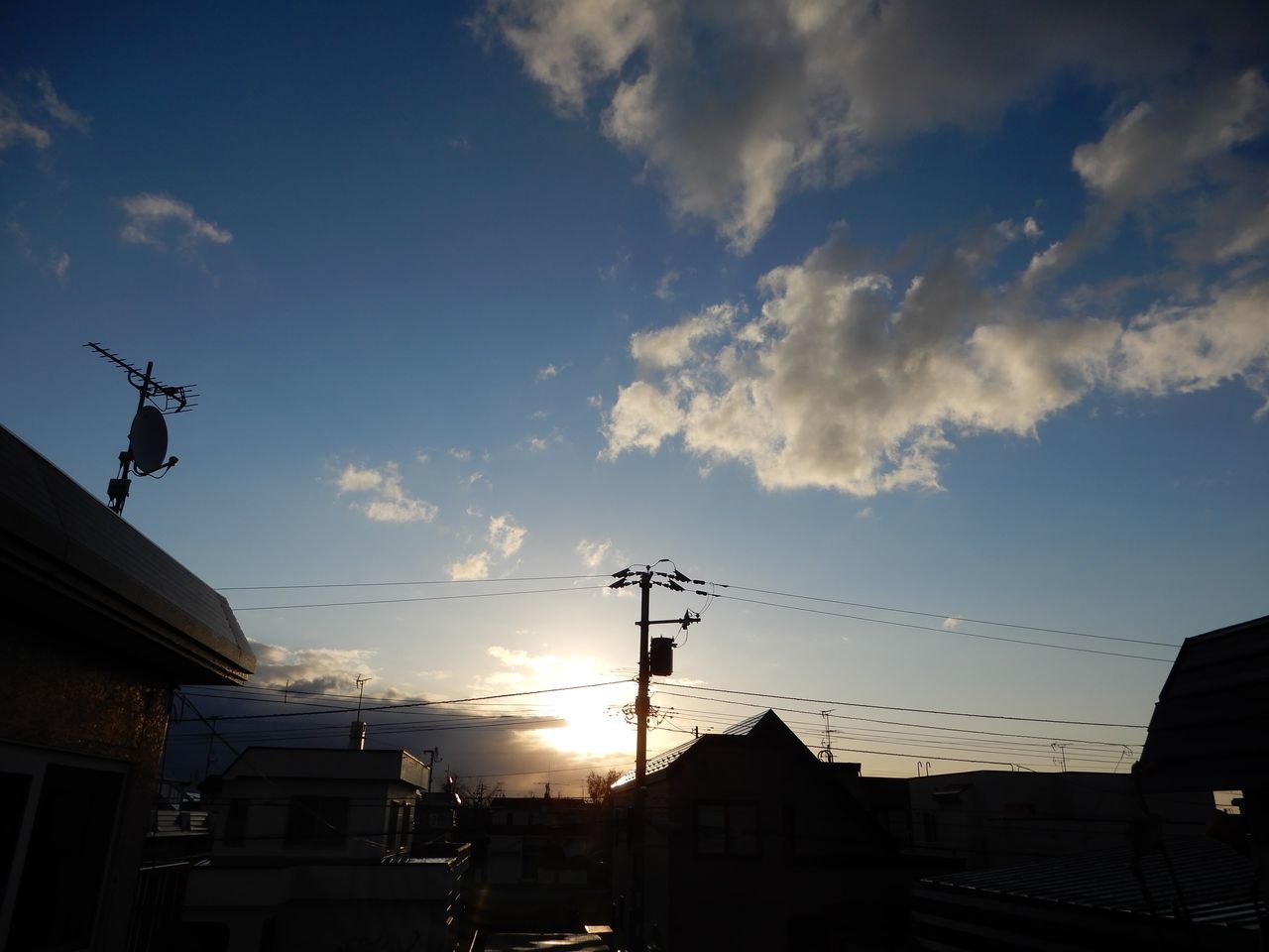 札幌では昨夜、ようやく初雪が降ったようです_c0025115_22090999.jpg