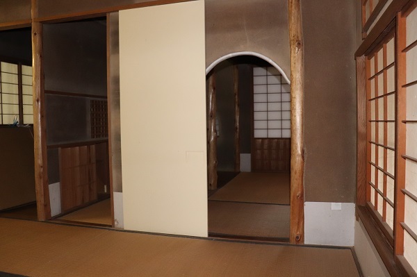 湘南庭園文化祭で旧山本条太郎別荘へ(2021.11.21)_e0245404_22063356.jpg