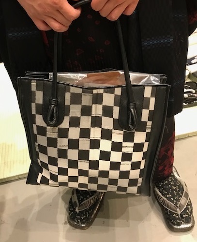 サローネ・着物友達の男女のお客様・御所の紅葉と猫。_f0181251_18470045.jpg