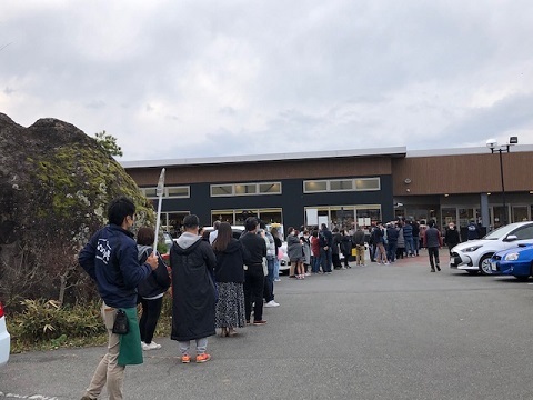 ひまわり市場は大行列!_f0019247_17065943.jpg