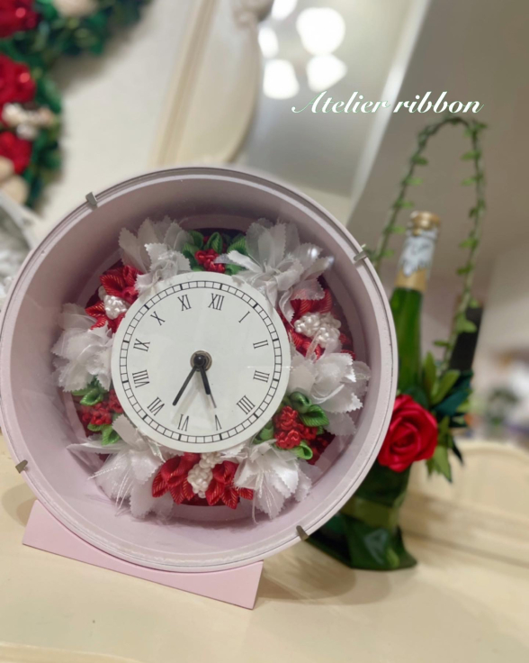 ピンクの時計には、この冬、snowpoinsettiaのリースを入れました♡_f0017548_11503039.jpg