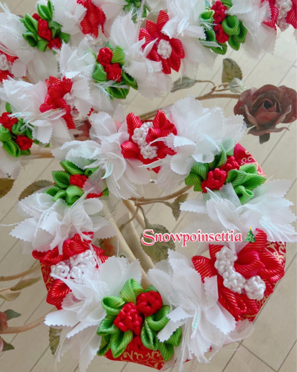 ピンクの時計には、この冬、snowpoinsettiaのリースを入れました♡_f0017548_11503572.jpg