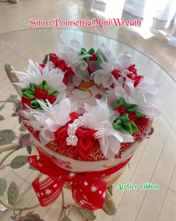 ピンクの時計には、この冬、snowpoinsettiaのリースを入れました♡_f0017548_11503804.jpg