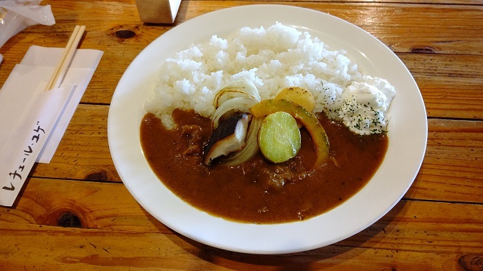 紅葉とニホンカモシカとカレーライス_b0328557_22505407.jpg