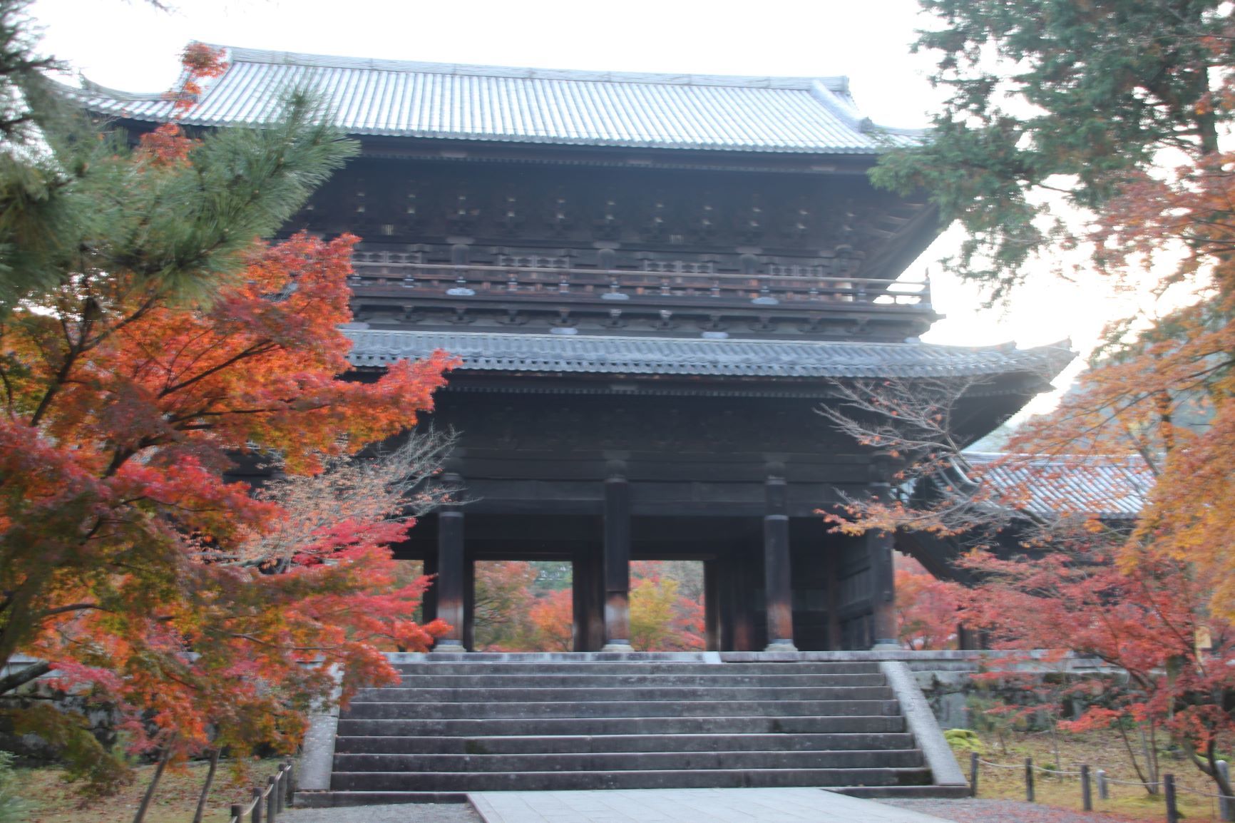 南禅寺でも紅葉が盛りに_e0048413_21592626.jpg