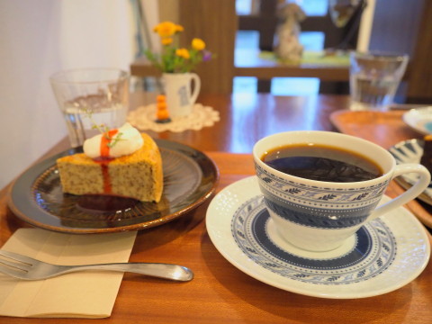 アールグレイ・スイートポテトケーキ：つばめ喫茶室（弘前市）_b0147224_00082280.jpg