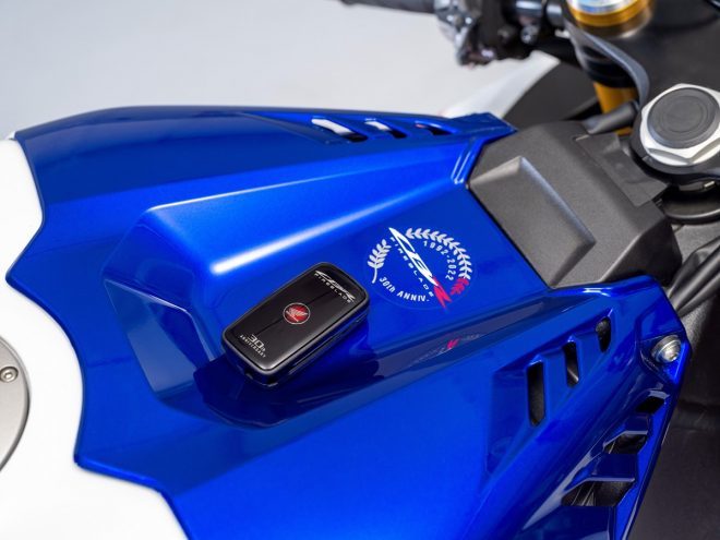 世界限定30台のCBR1000RRR?ですやん!_f0056935_12370479.jpg