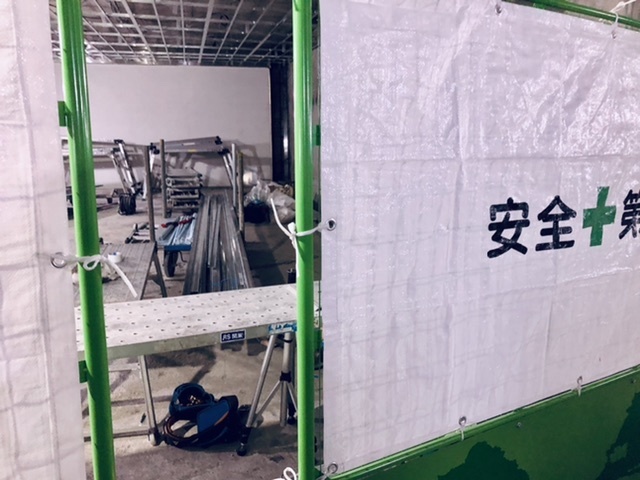 暗くて【藤沢駅地下道工事中】怖い_b0009849_15343364.jpeg