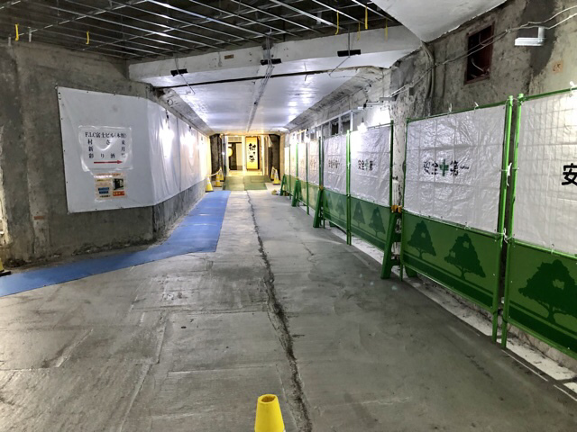 暗くて【藤沢駅地下道工事中】怖い_b0009849_15373082.jpeg