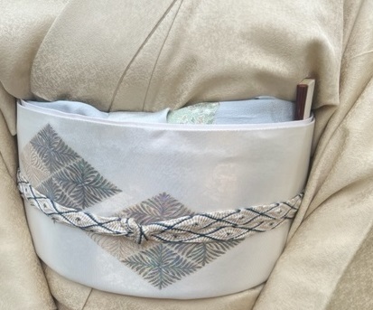 七五三の祖父母・御召に木屋太角帯・色無地に螺鈿の帯。_f0181251_18332665.jpg