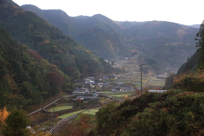 芋炊きと霧の朝_c0358784_23305361.jpg