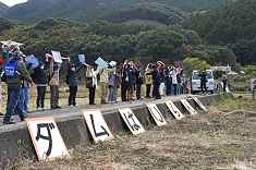 石木ダムNO!「人間の鎖」 全国から230人_f0197754_19120665.jpg