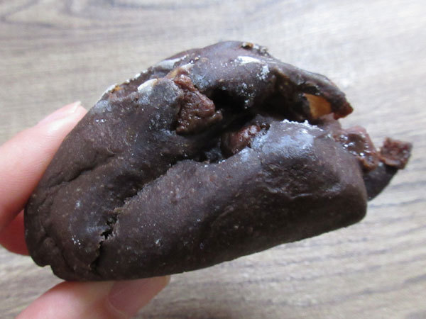 【デリフランス】チョコ好きのチョコブレッド_c0152767_08104921.jpg