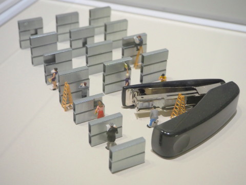 MINIATURE LIFE展 in青森~田中達也 見立ての世界~:東奥日報新町ビル(青森市)_b0147224_00425889.jpg